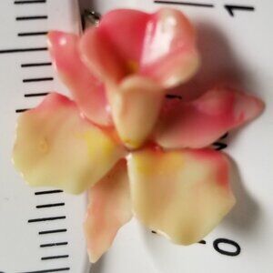 ✅Vintage acrylic orchid pin brooch with silver tone metal